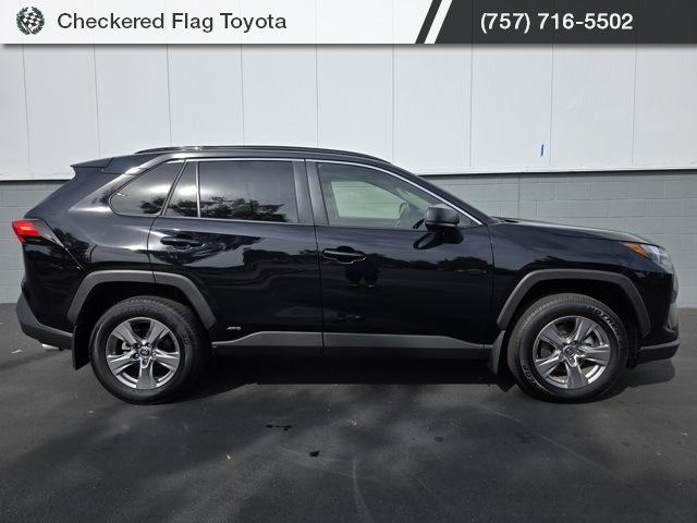 2025 Toyota RAV4 Hybrid LE photo 4