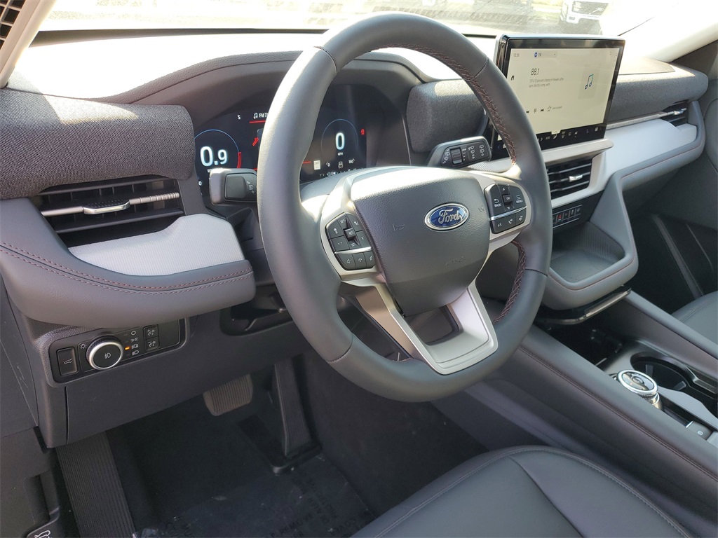 2025 Ford Explorer photo 6