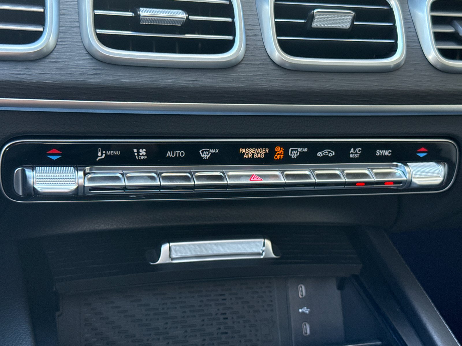 2026 Mercedes Benz GLS 450 4MATIC photo 17