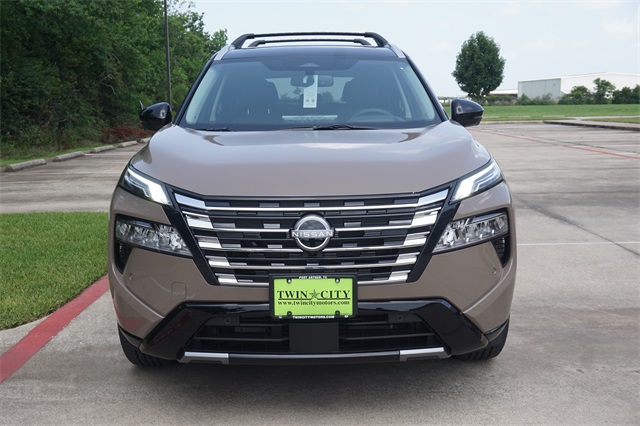 2025 Nissan Rogue Platinum photo 2