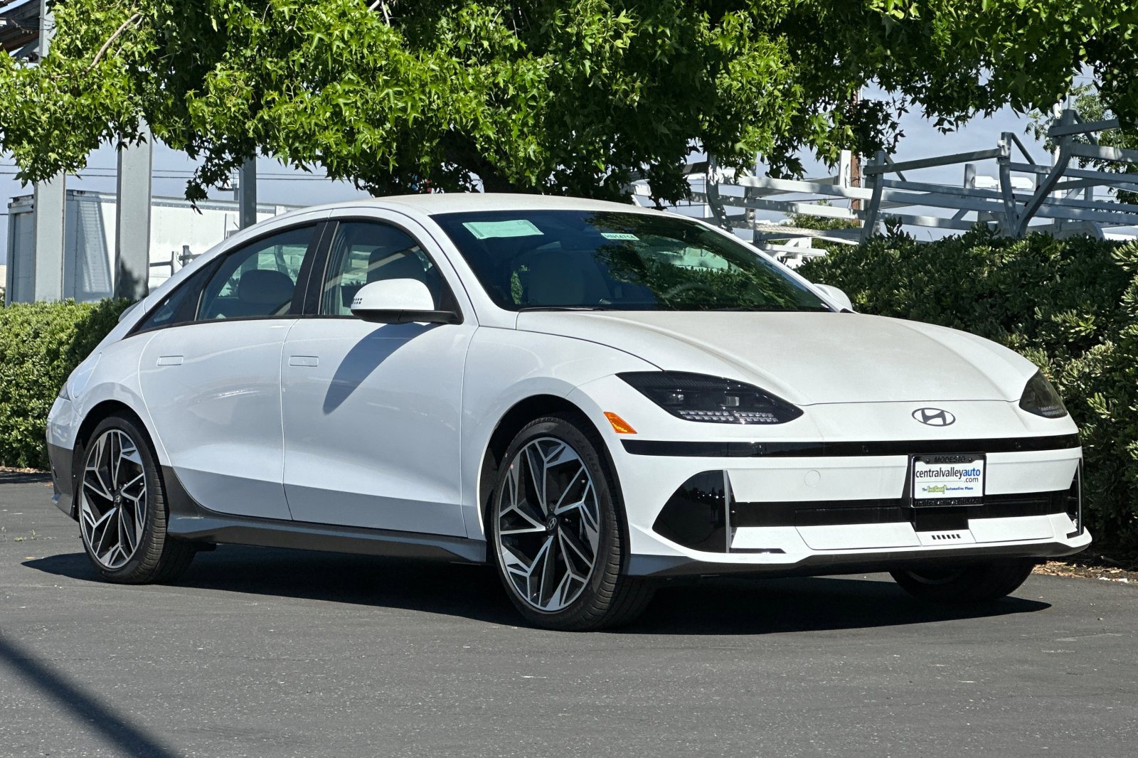 2025 Hyundai Ioniq 6 SEL photo 2