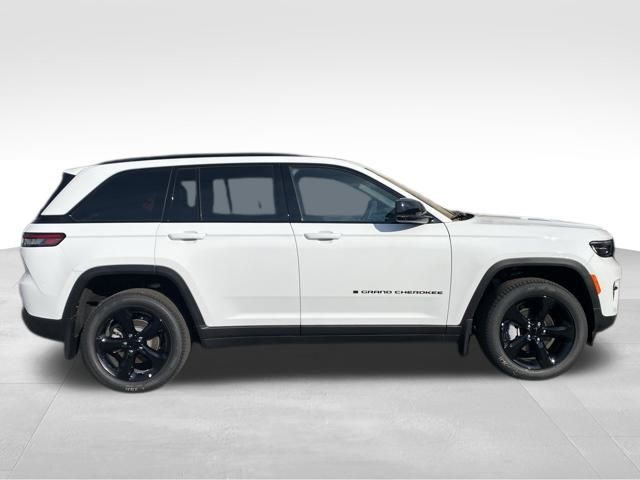 2025 Jeep Grand Cherokee Limited photo 4