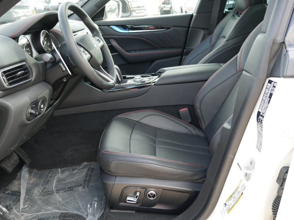 2024 Maserati Levante GT photo 25