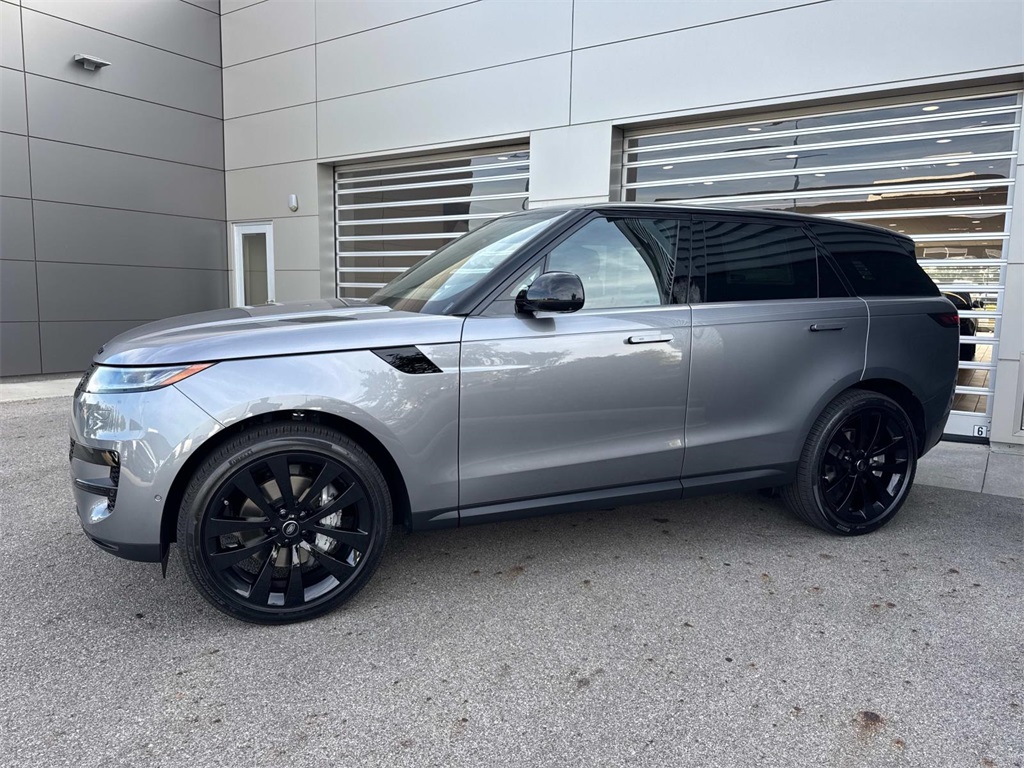 2025 Land Rover Range Rover Sport SE photo 3