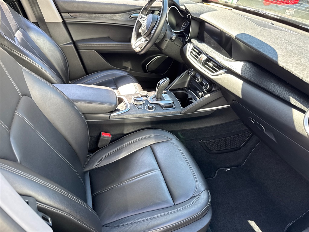 2020 Alfa Romeo Stelvio Base photo 4