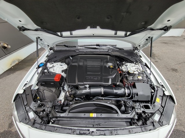 2024 Jaguar XF R-Dynamic SE photo 13