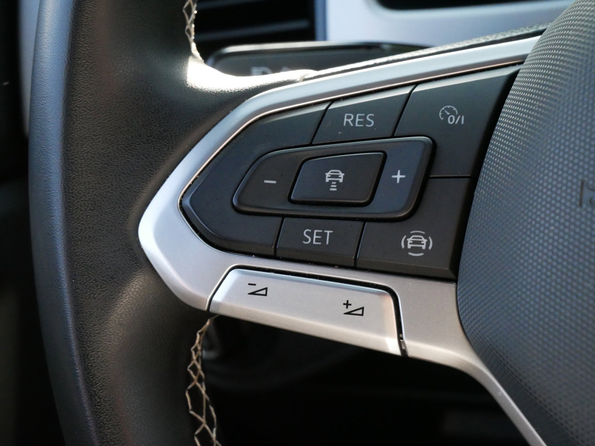 2022 Volkswagen Atlas Cross Sport SE Technology photo 23