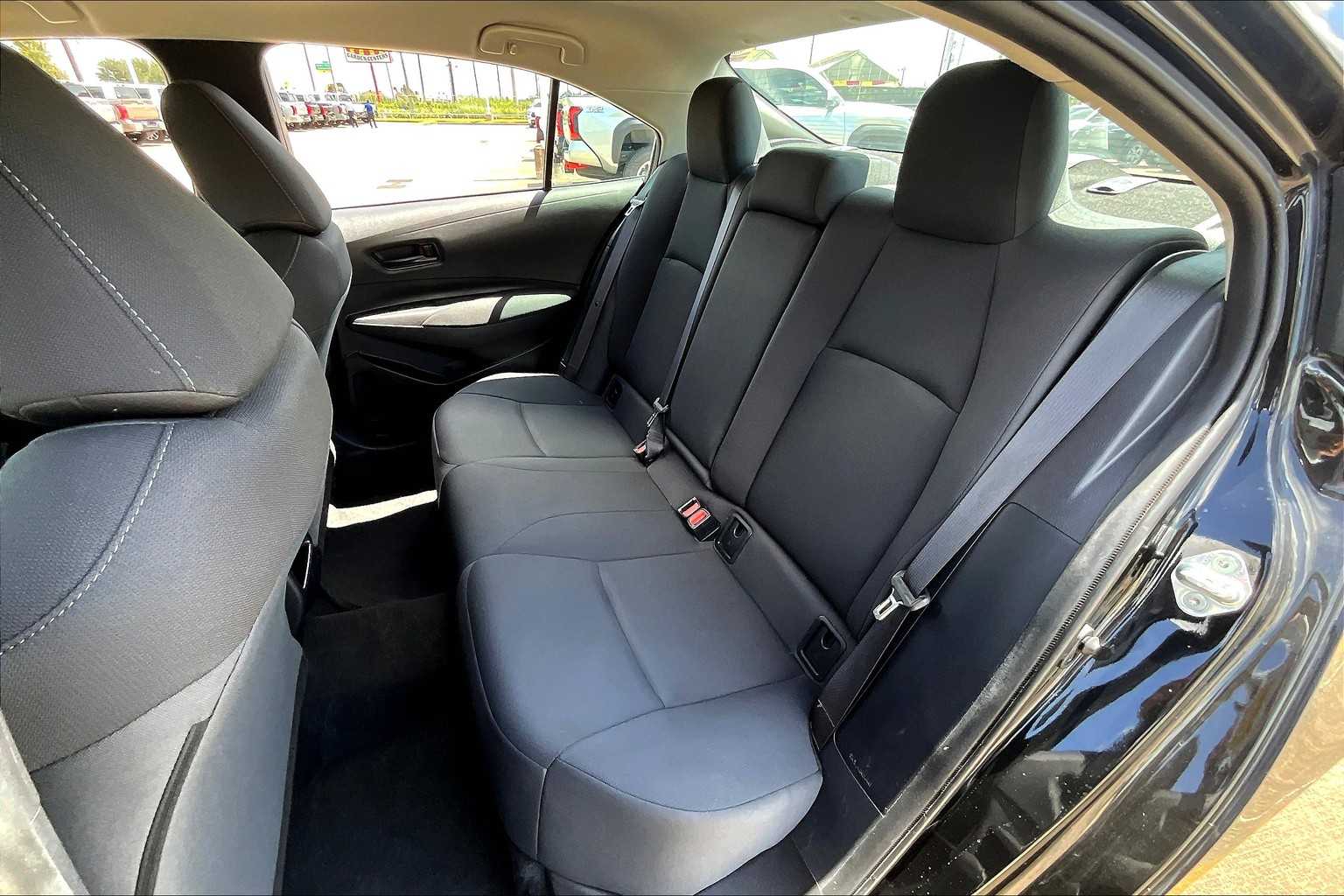 2022 Toyota Corolla LE photo 37
