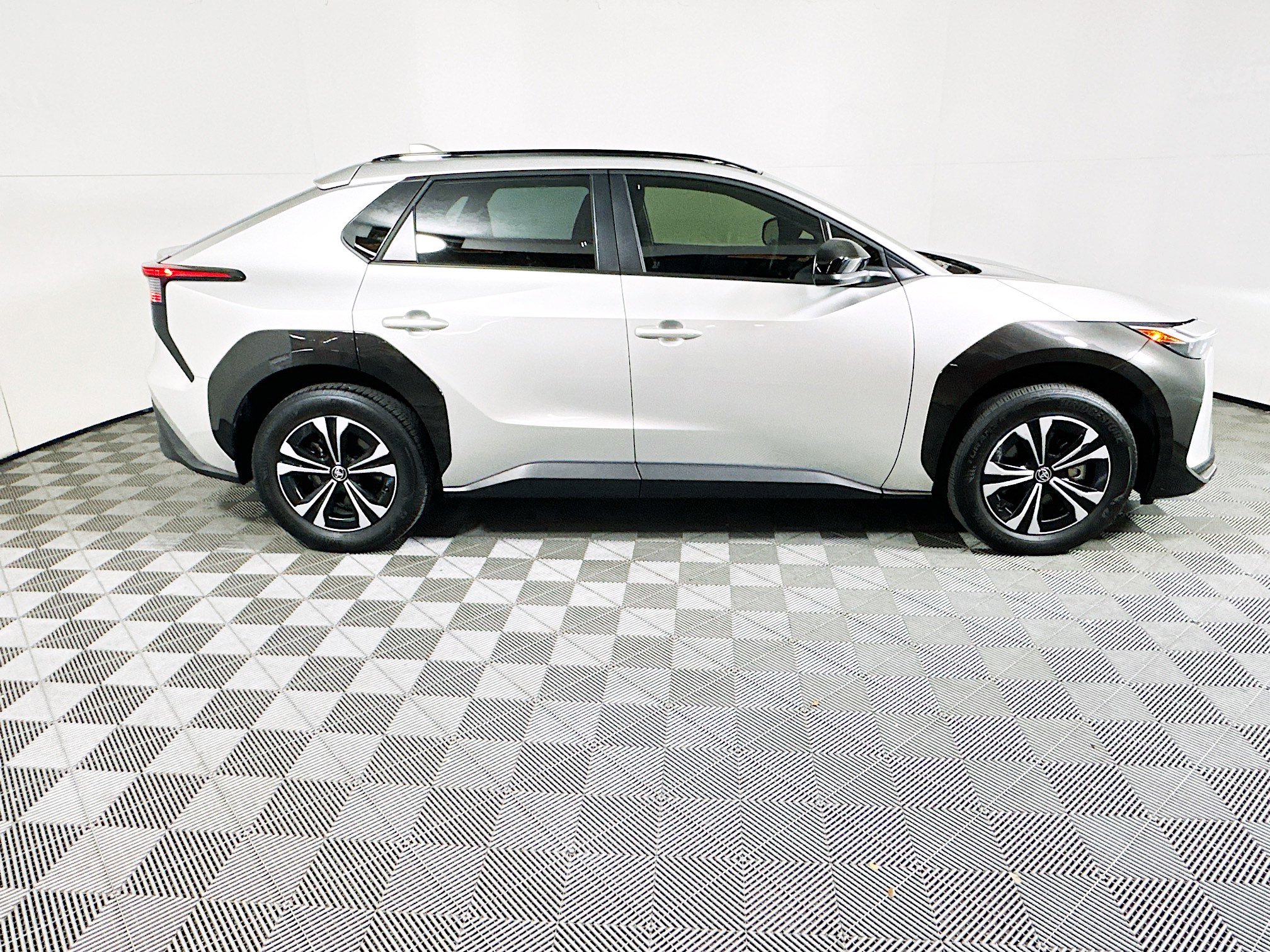 Used 2024 Toyota bZ4X XLE with VIN JTMAAAAA4RA038076 for sale in Coconut Creek, FL