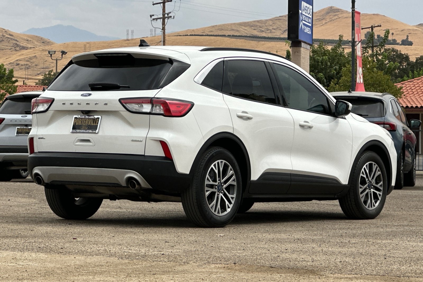 2020 Ford Escape SEL photo 4