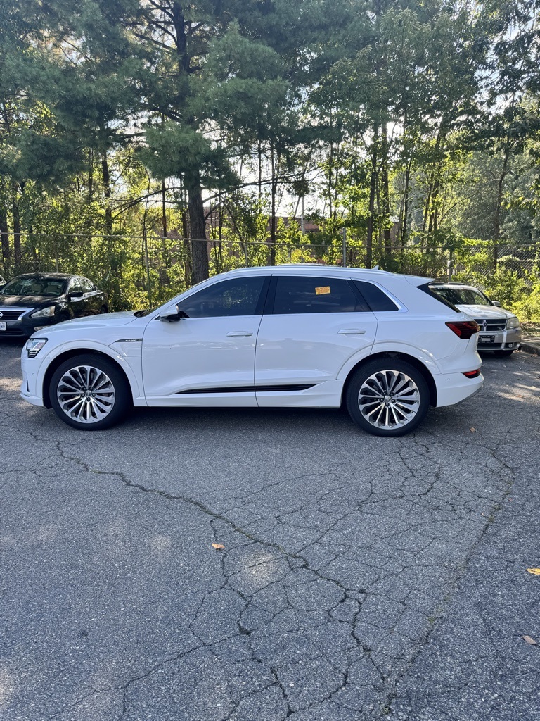 2019 Audi e-tron Prestige photo 3