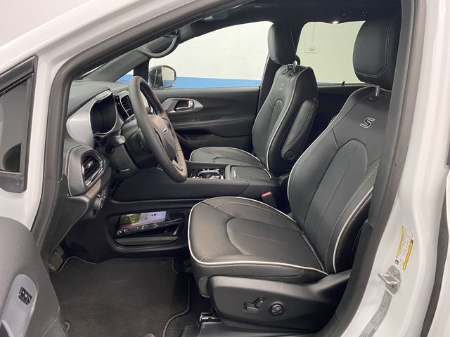 2026 Chrysler Pacifica Limited photo 4