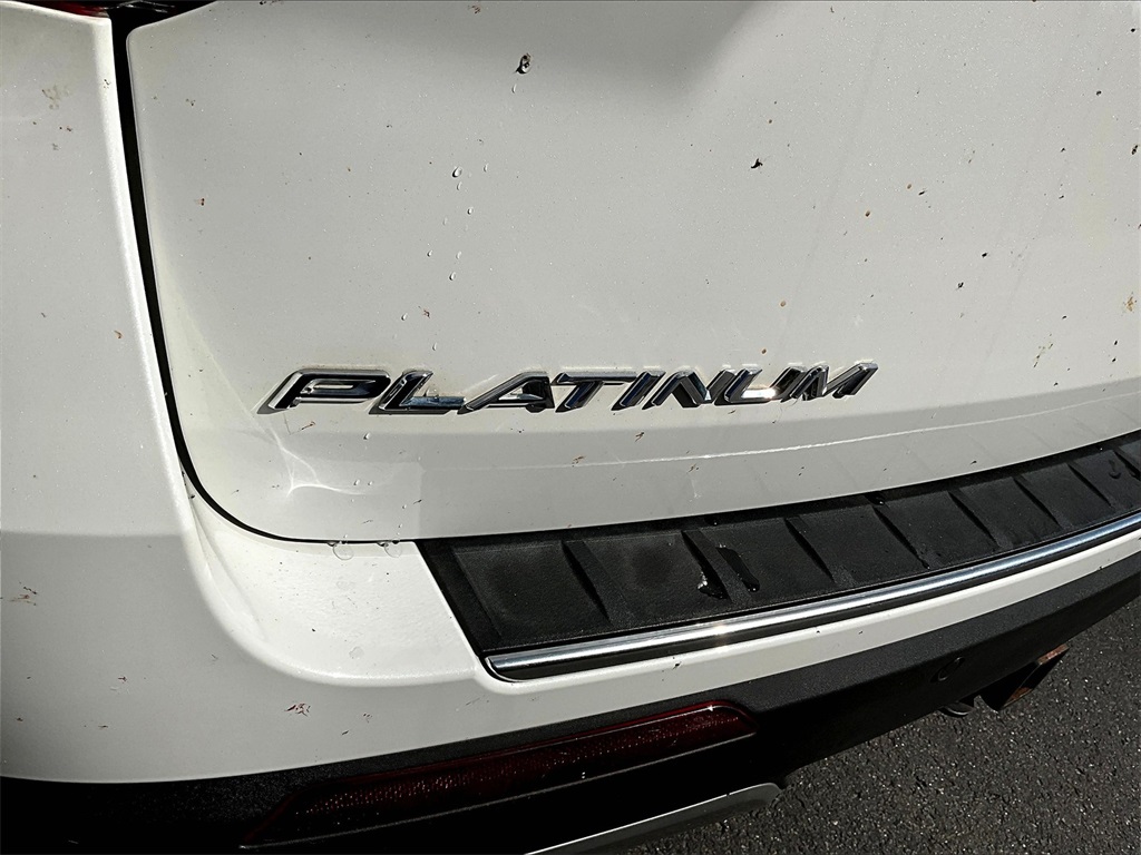 2020 Ford Explorer Platinum photo 26