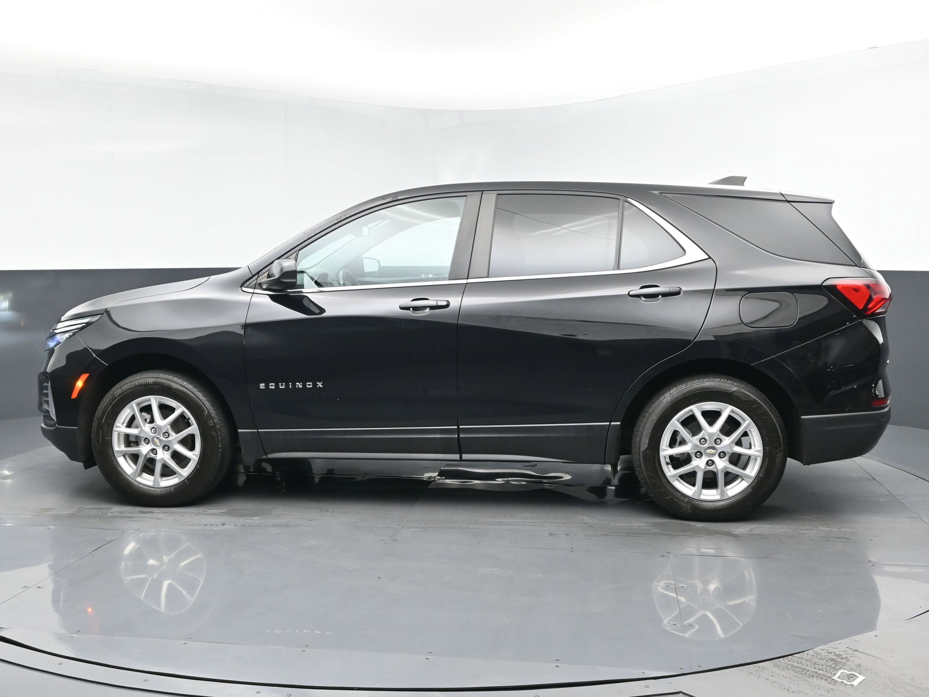 2022 Chevrolet Equinox LT photo 3