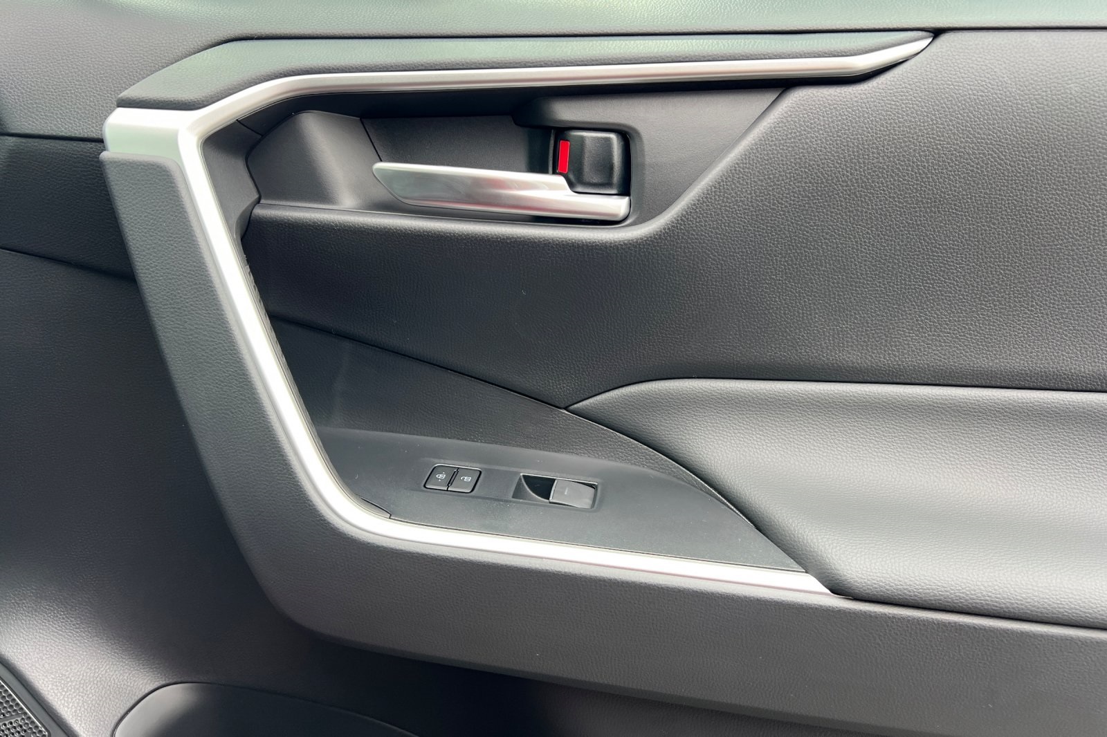 2025 Toyota RAV4 XLE Premium photo 20