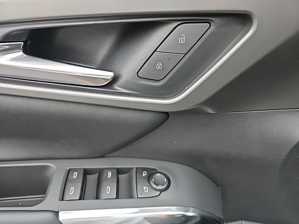 2025 Chevrolet Traverse photo 8