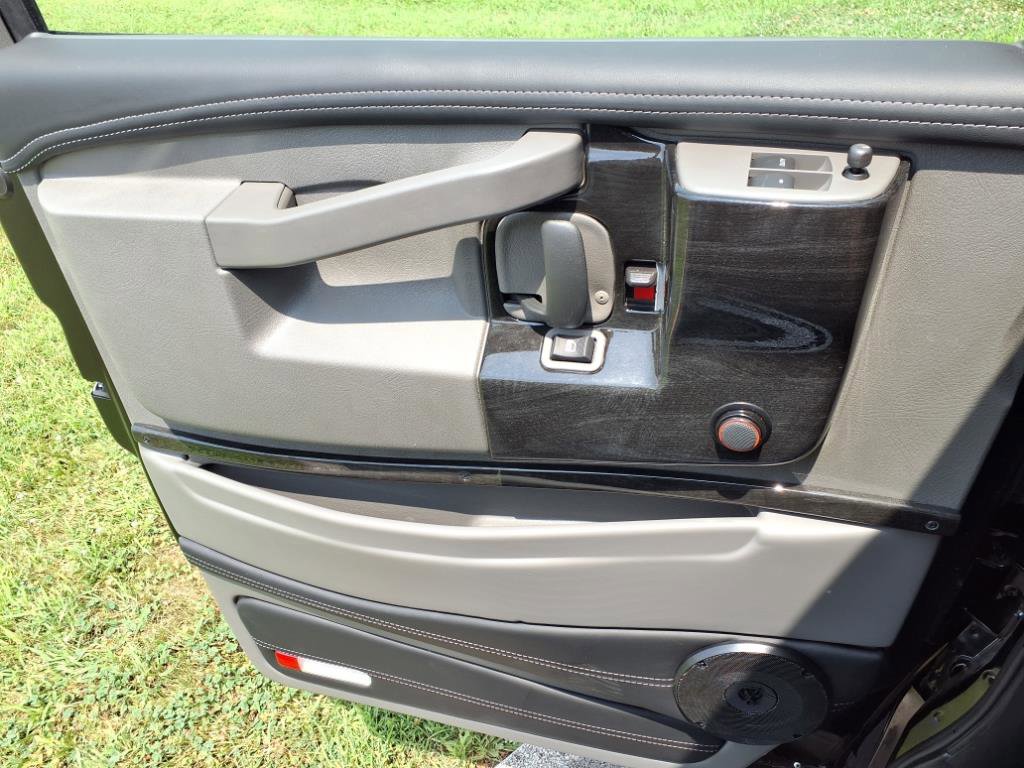 2025 Gmc Savana Cargo 2500 photo 2
