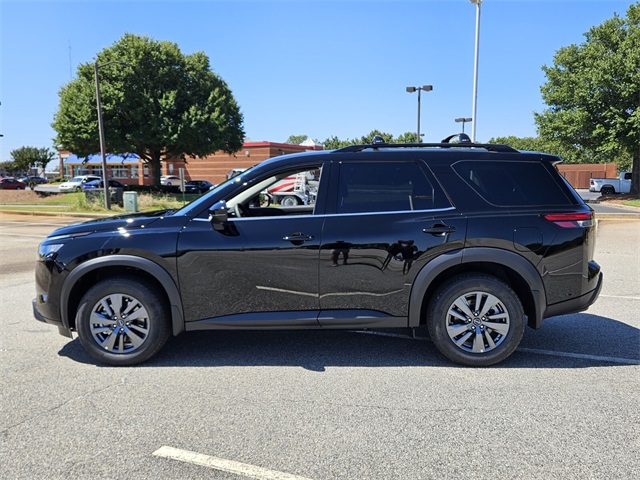 2025 Nissan Pathfinder SV photo 4