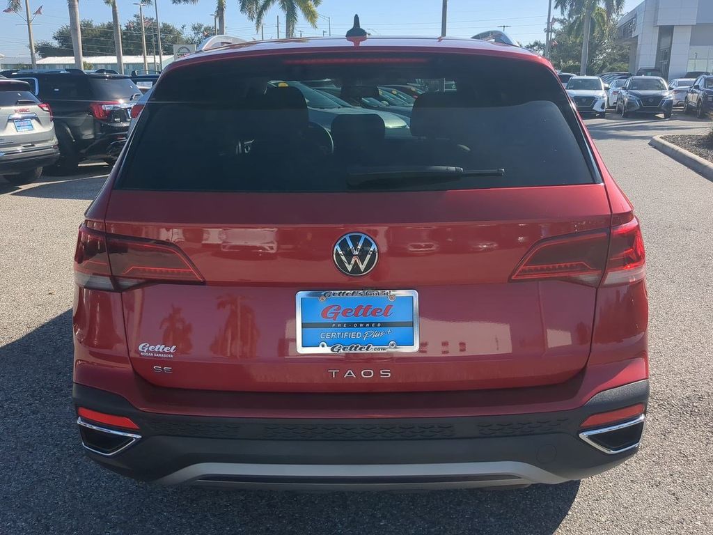 2022 Volkswagen Taos SE photo 4