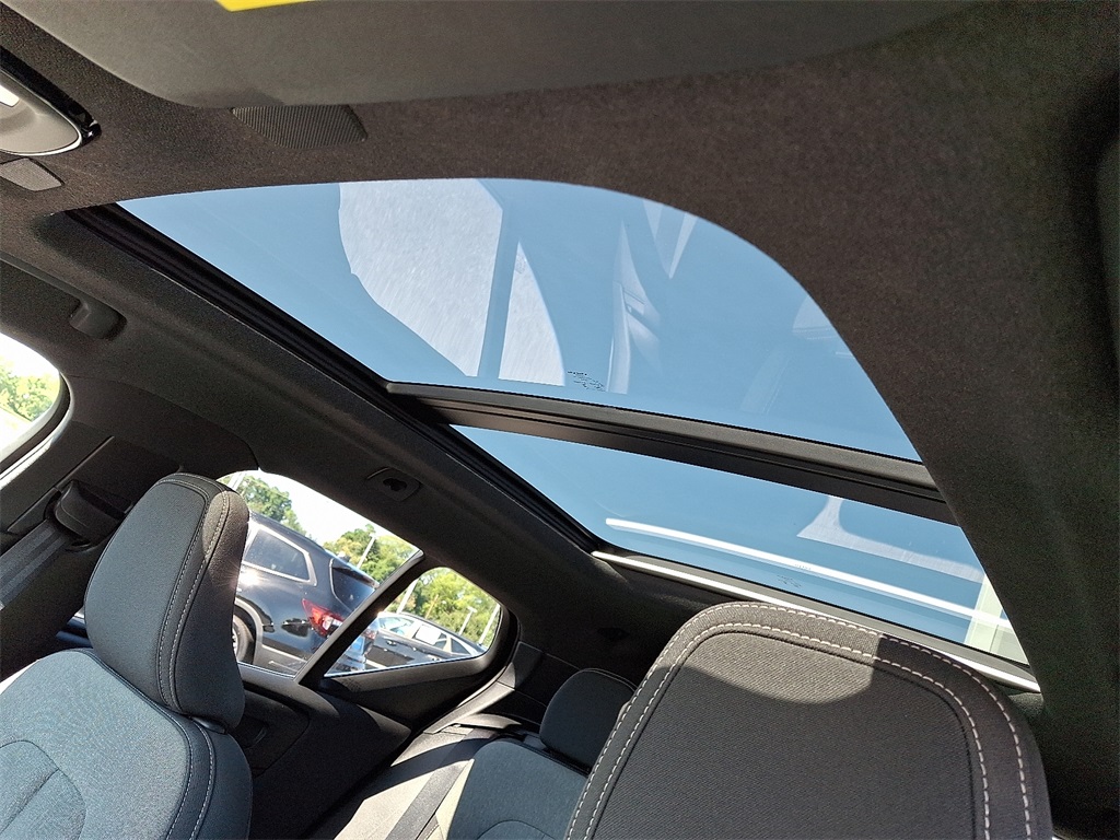 2025 Volvo XC40 Core photo 15