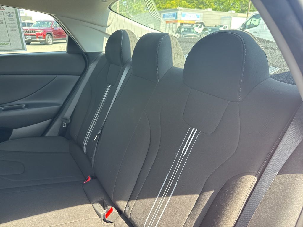 2023 Hyundai Elantra SEL photo 18