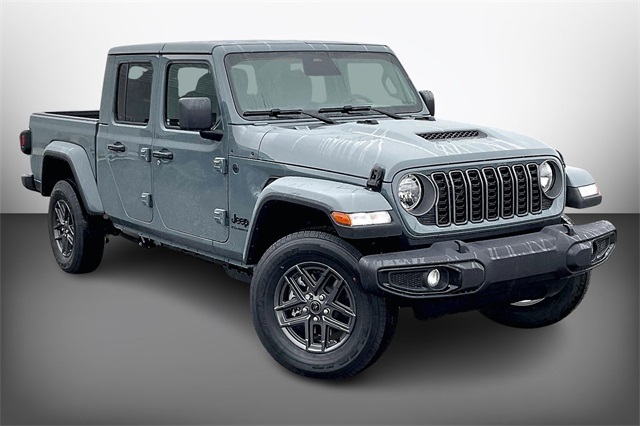 2026 Jeep Gladiator Sport S's photo