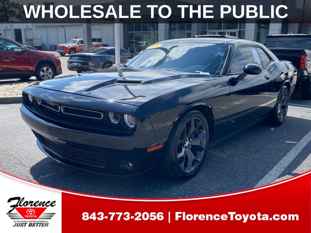 2018 Dodge Challenger SXT Plus photo 2