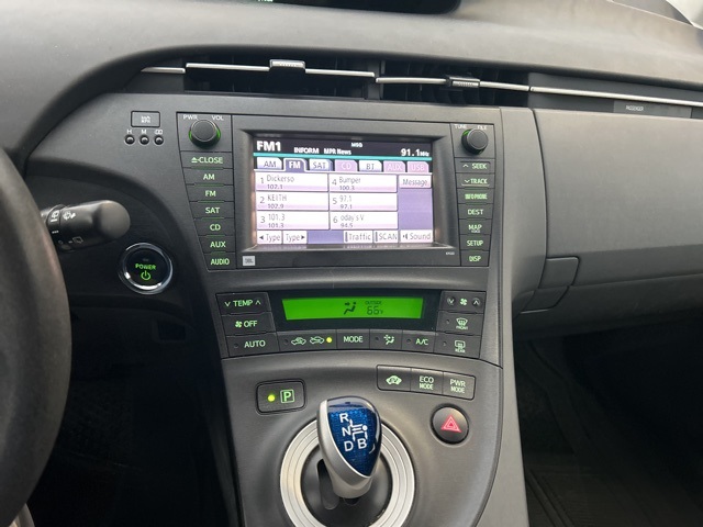 2010 Toyota Prius Three photo 9