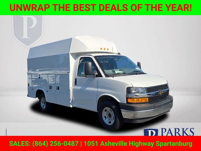 2025 Chevrolet Express Cutaway Base's photo