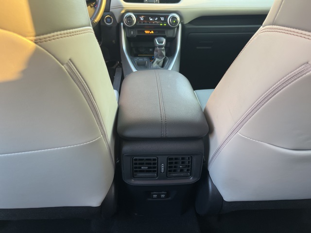 2019 Toyota RAV4 XLE Premium photo 15