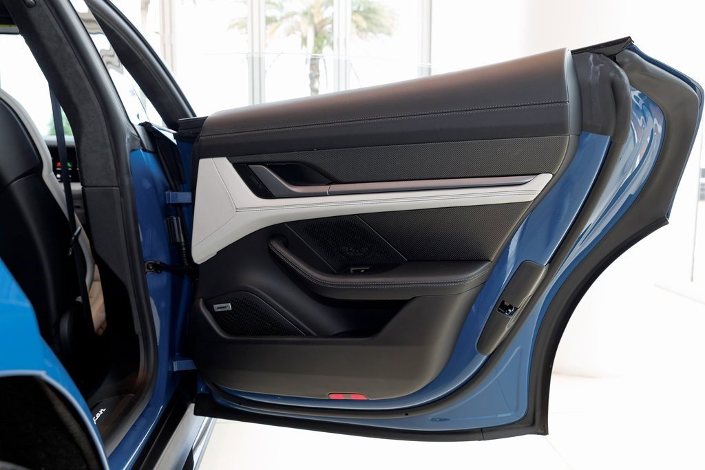 2022 Porsche Taycan Turbo S photo 38