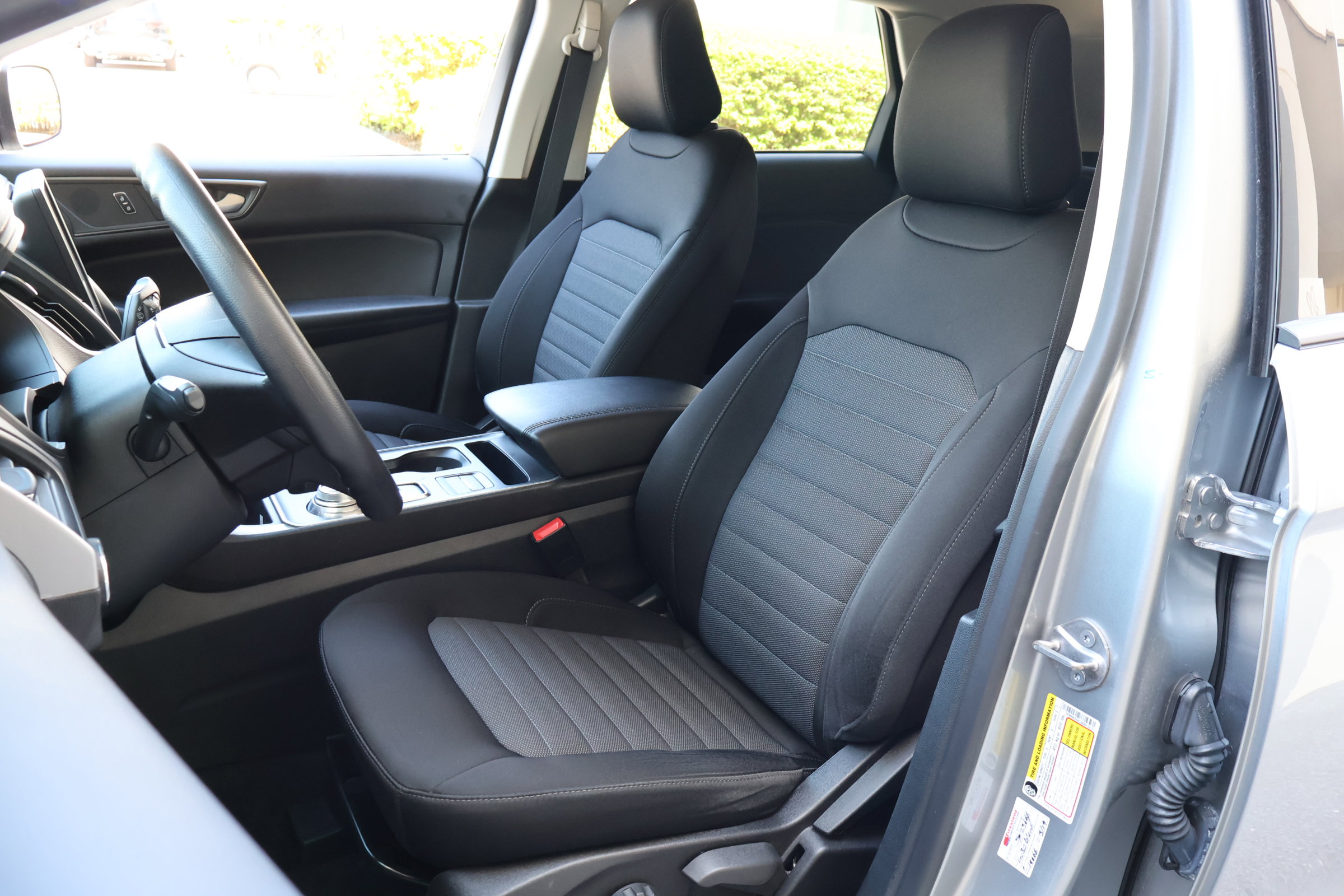 2022 Ford Edge SE photo 2