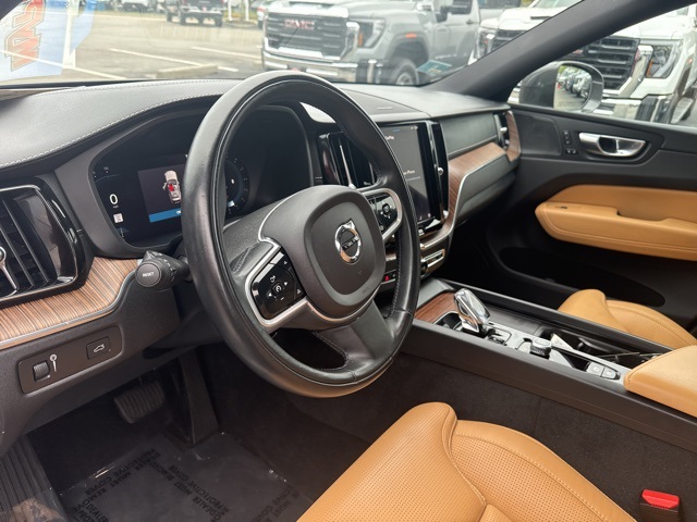 2022 Volvo XC60 B5 Inscription photo 9