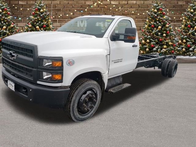 2024 Chevrolet Silverado 4500 Medium Duty Chassis Cab Work Truck's photo