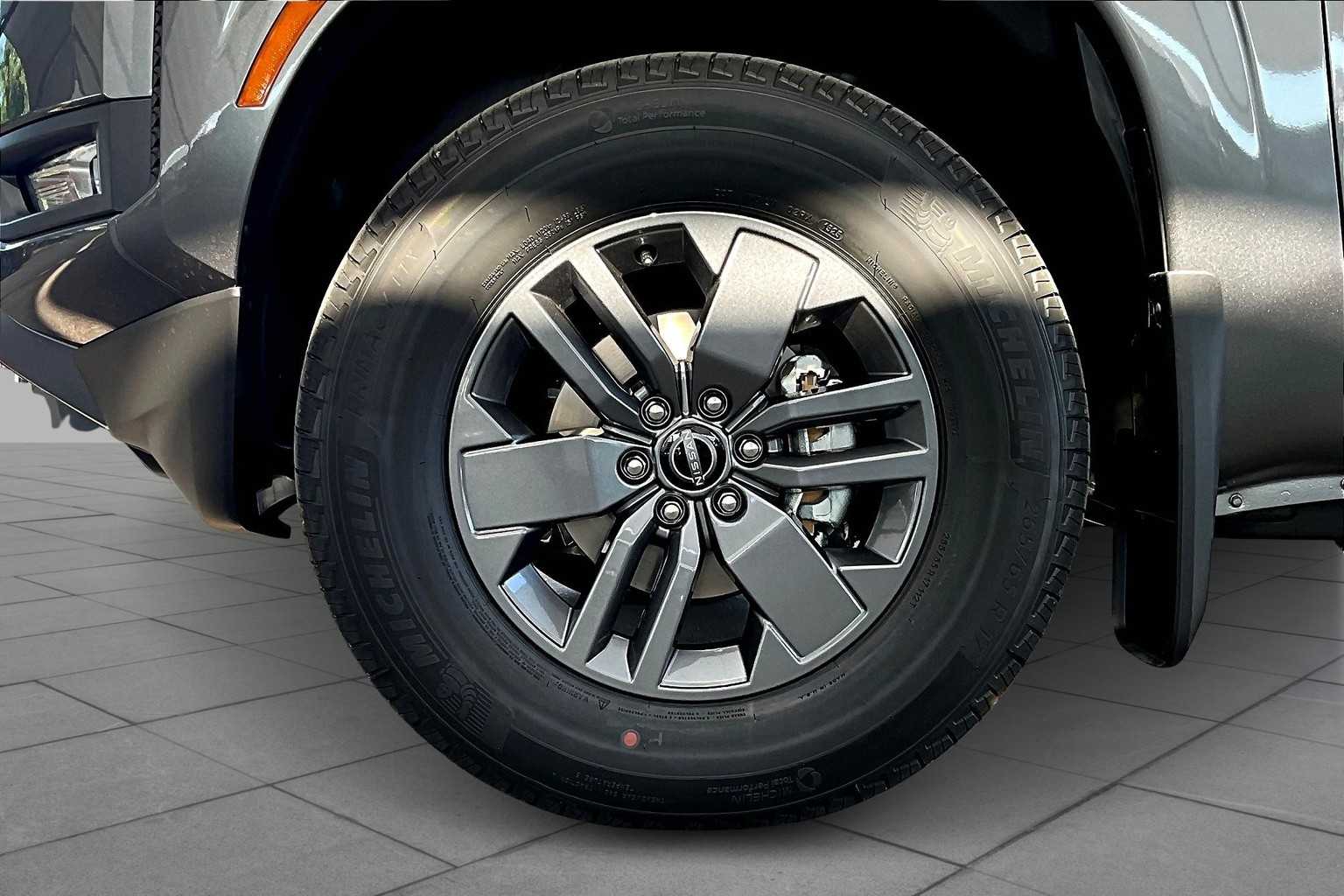 2025 Nissan Frontier SV photo 8