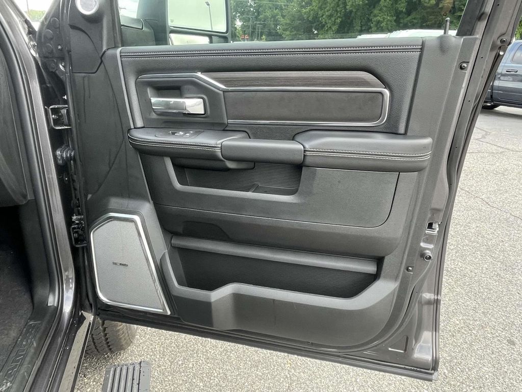 2025 Ram 2500 Laramie photo 15