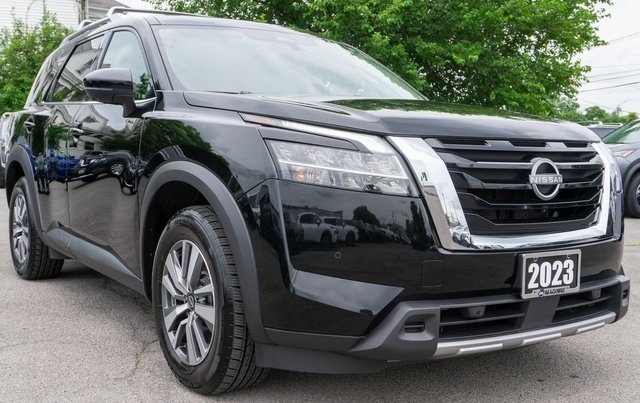 2023 Nissan Pathfinder SL photo 2