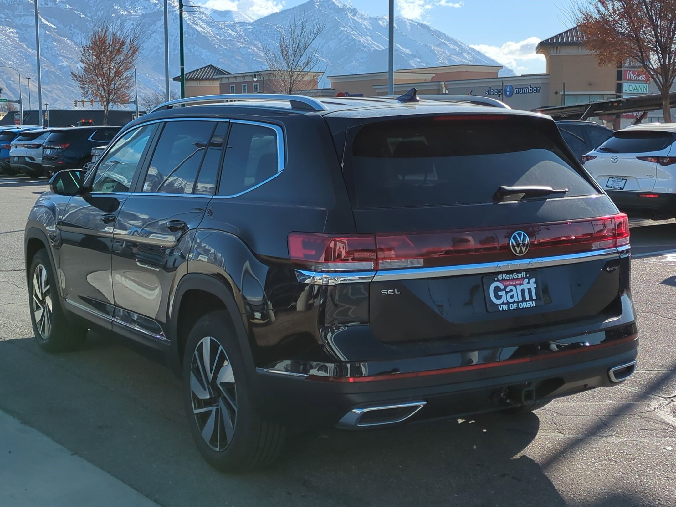 2025 Volkswagen Atlas SEL photo 4