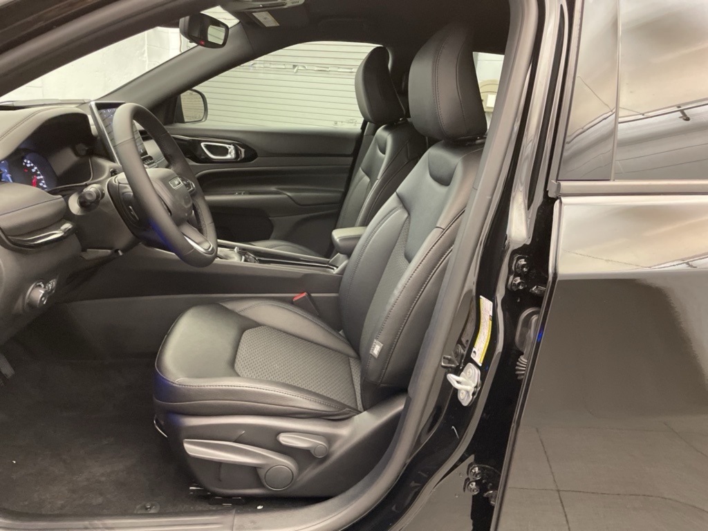 2025 Jeep Compass Altitude Special Edition photo 8
