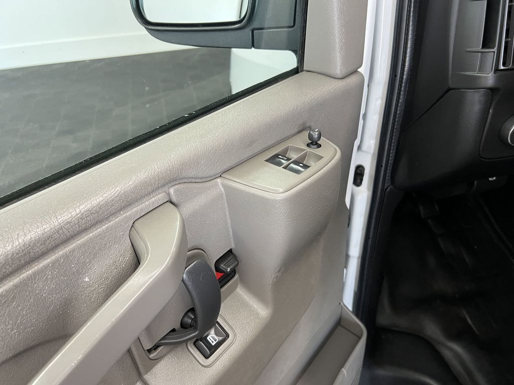 2020 Chevrolet Express 2500 Work Cargo Van photo 11