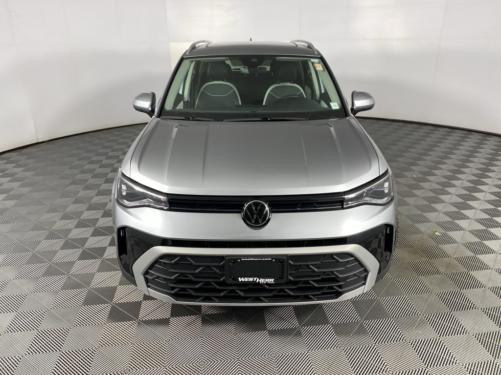 2025 Volkswagen Taos SE photo 2