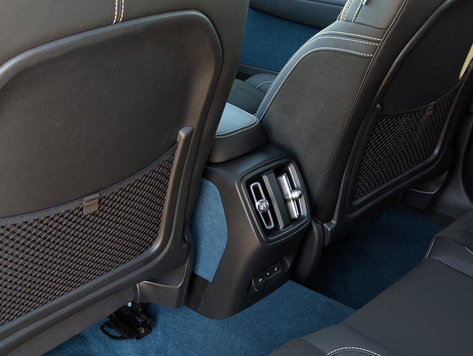 2023 Volvo C40 Recharge Ultimate photo 25