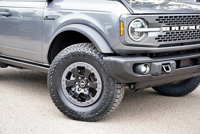 Used 2022 Gray Ford Badlands image 3