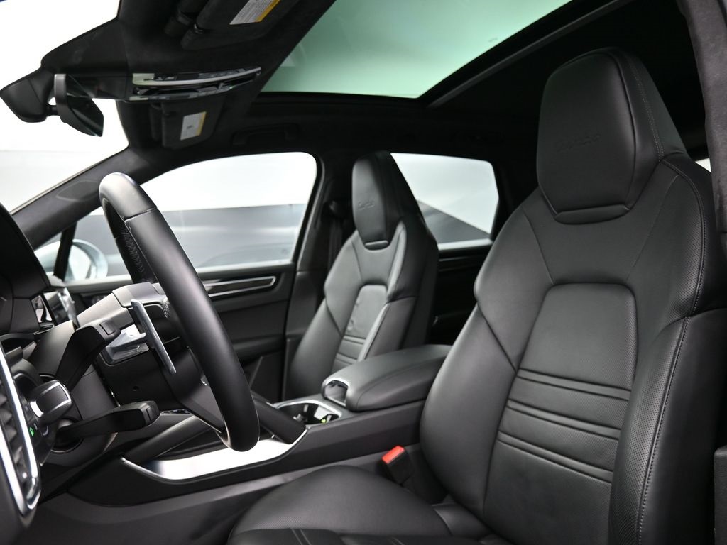 2022 Porsche Cayenne Turbo photo 4