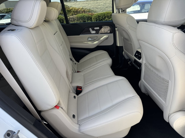 2026 Mercedes Benz GLS 450 4MATIC photo 2
