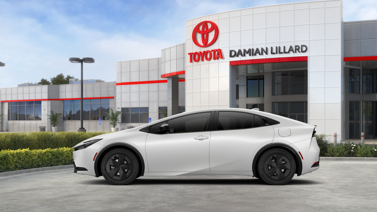 2026 Toyota Prius Plug-in Hybrid SE photo 4