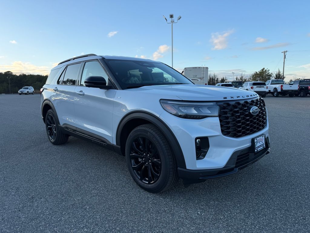 2026 Ford Explorer ST-LINE's photo
