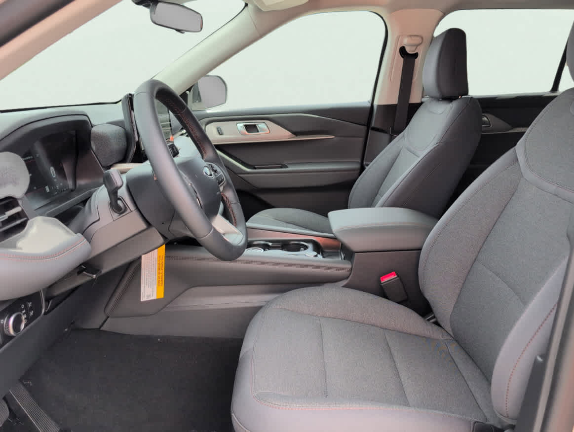 2025 Ford Explorer photo 8