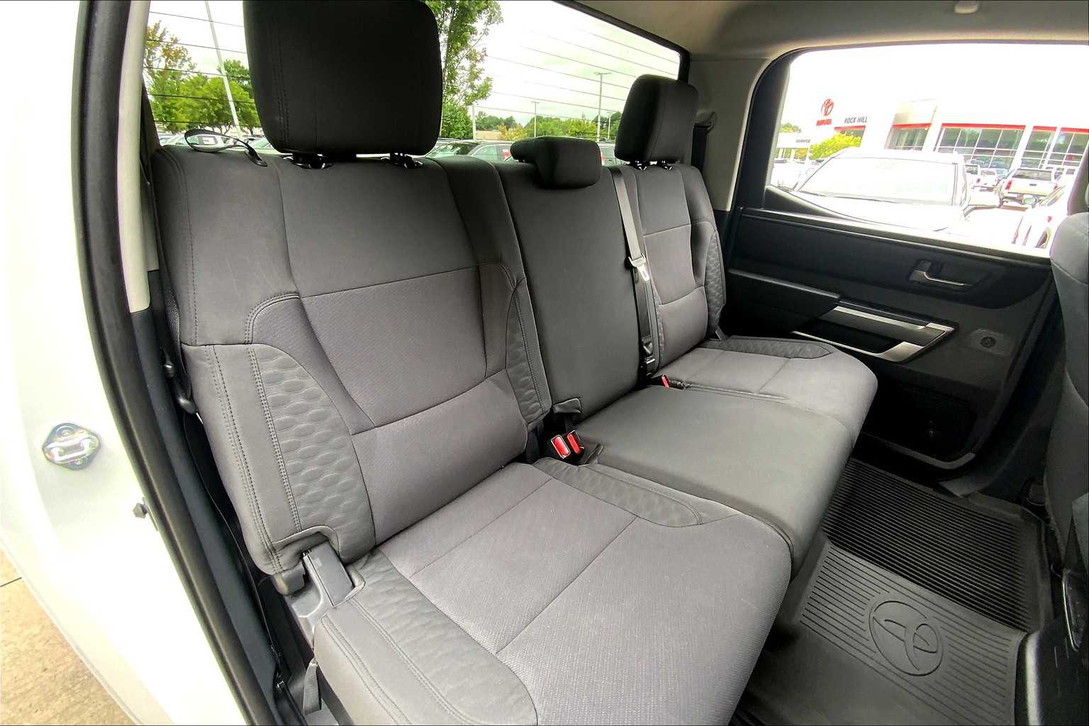 2022 Toyota Tundra SR5 CrewMax photo 17