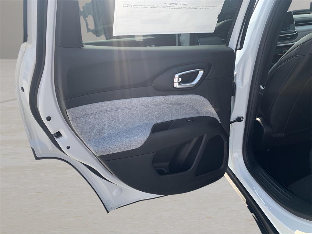 2025 Jeep Compass Latitude photo 35